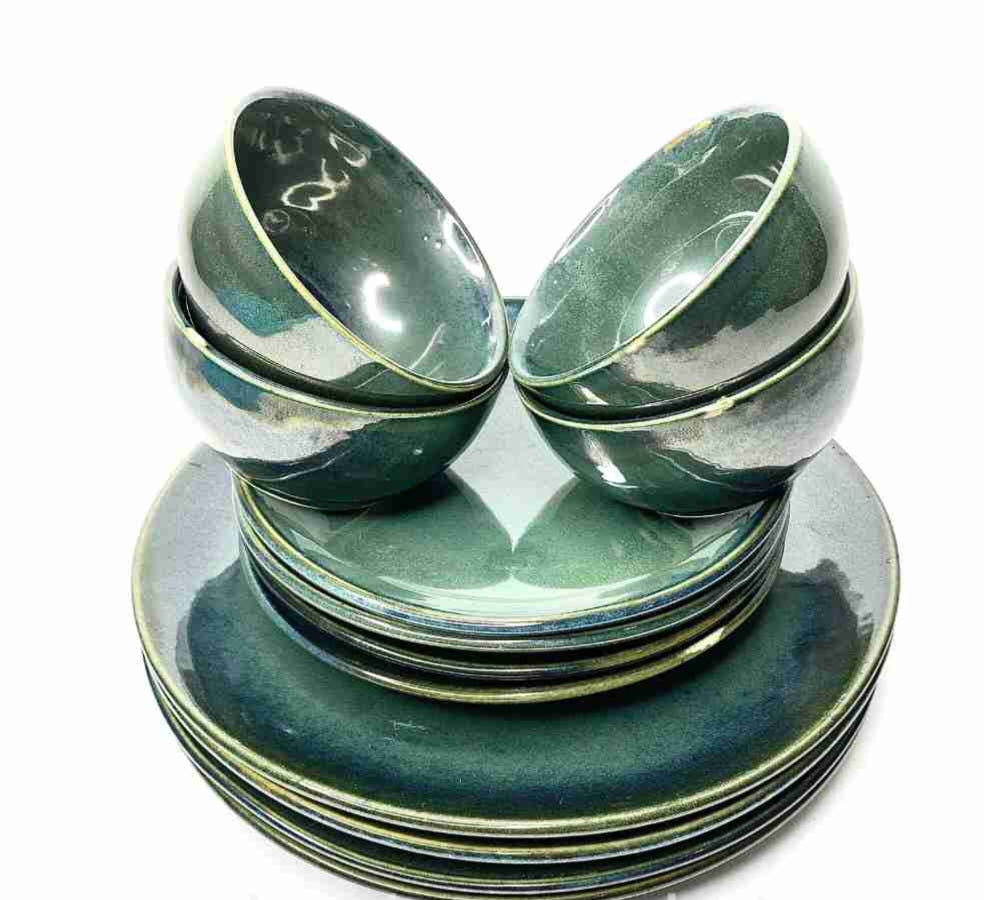 The mard green crockery set